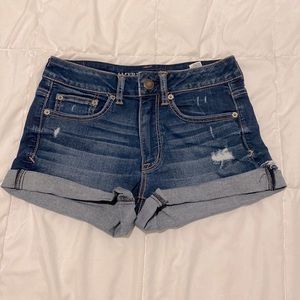American Eagle Mid-Rise Short Denim Shorts. Size 6.